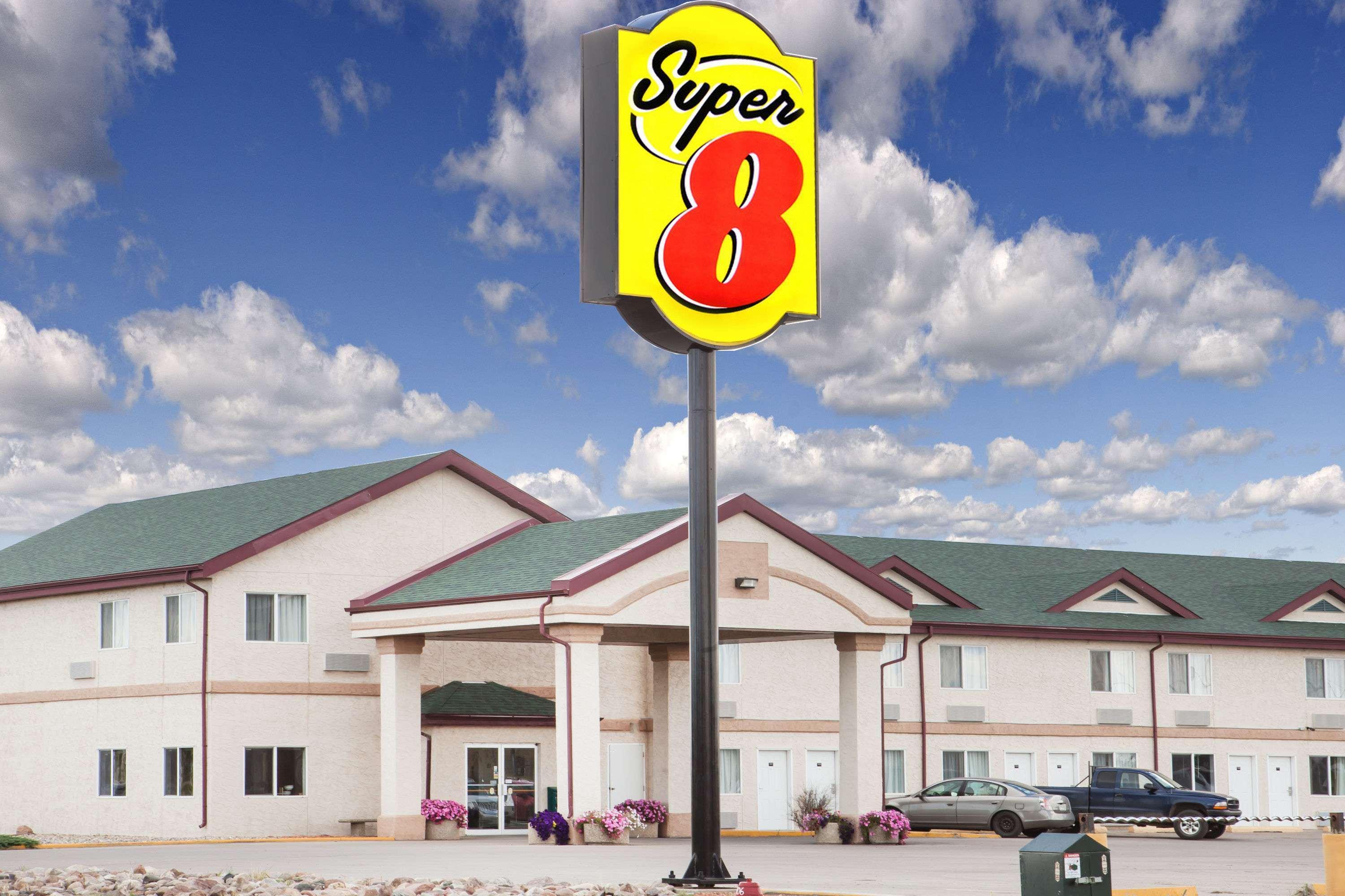Super 8 By Wyndham Kindersley Экстерьер фото