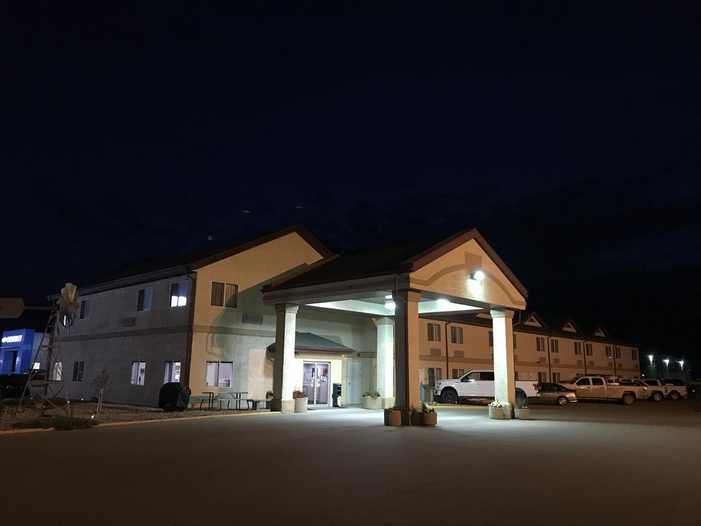 Super 8 By Wyndham Kindersley Экстерьер фото