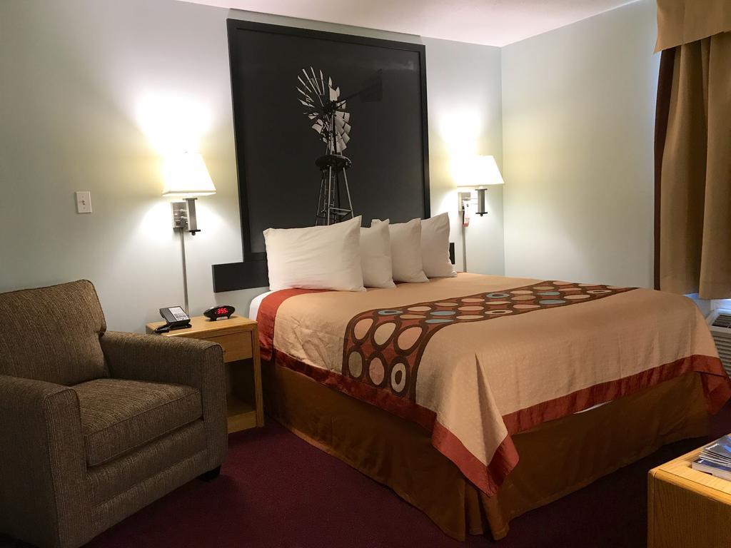 Super 8 By Wyndham Kindersley Экстерьер фото